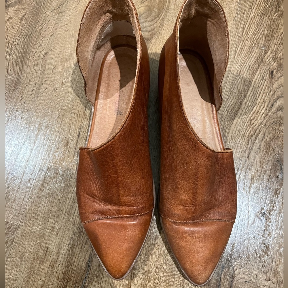 free people royale flat in whiskey, size 40